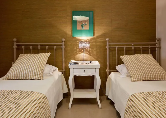 Diles & Rinies Tínos