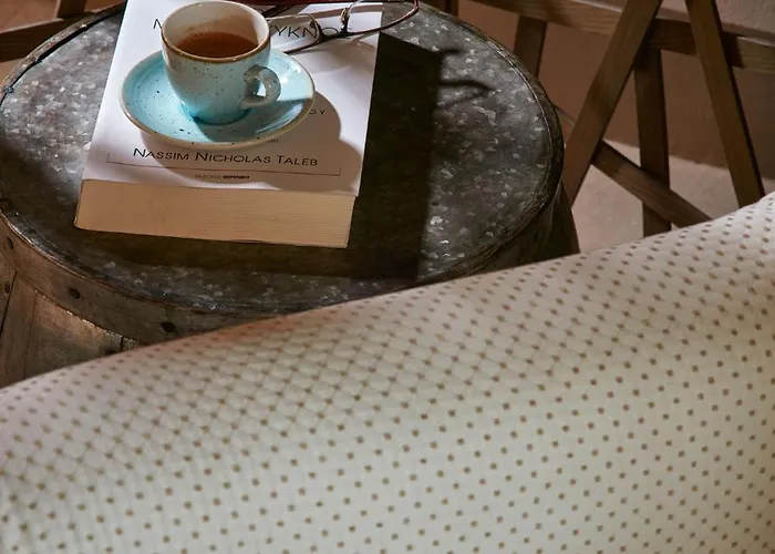 Diles & Rinies Tínos