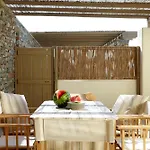 Diles & Rinies Villa *
